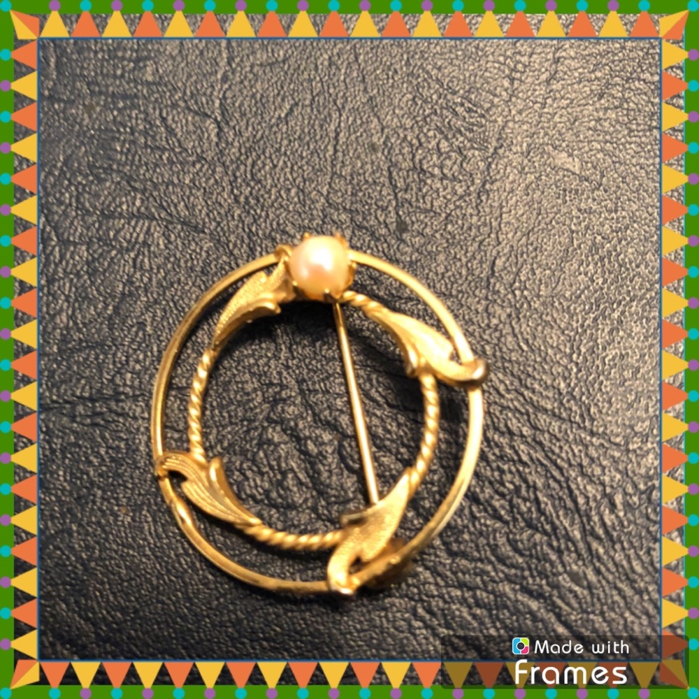 💃🏻Goldtone brooch💃🏻